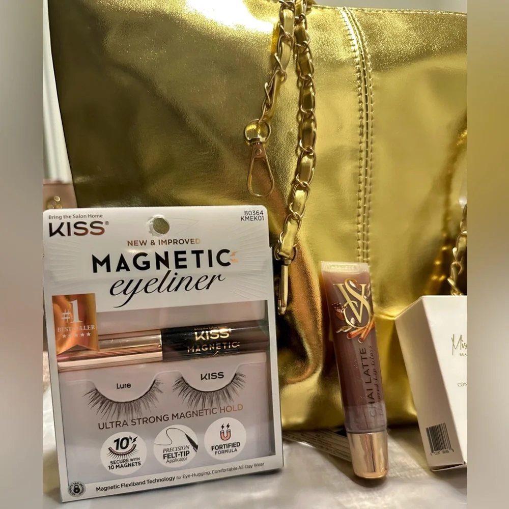 🌸SOLD🌸 NWT Purse & Beauty Bundle - Picture 2 of 3